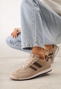 Born2be - Beżowo-Brązowe Sneakersy z Geometrycznym Motywem Jannata. Okazja: na co dzień. Kolor: beżowy. Materiał: jeans, dresówka. Wzór: geometria #9