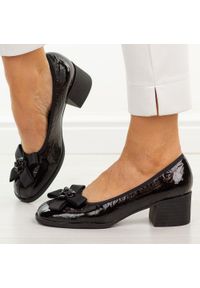 Czarne skórzane półbuty damskie Cambell 98333. Okazja: na co dzień. Kolor: czarny. Materiał: skóra, lakier. Szerokość cholewki: normalna. Sezon: wiosna, lato. Obcas: na obcasie. Styl: casual, klasyczny, elegancki. Wysokość obcasa: niski #1