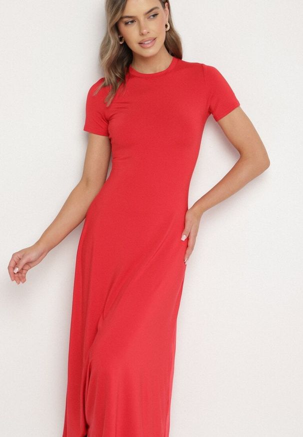 Born2be - Czerwona Sukienka o Taliowanym Kroju z Krótkim Rękawem Liravise. Okazja: na co dzień. Kolor: czerwony. Długość rękawa: krótki rękaw. Sezon: wiosna, lato. Typ sukienki: rozkloszowane. Styl: klasyczny, casual, elegancki