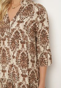 Born2be - Brązowo-Beżowa Bawełniana Rozkloszowana Sukienka z Falbankami Miloa. Typ kołnierza: kołnierz z falbankami. Kolor: brązowy. Materiał: bawełna. Typ sukienki: rozkloszowane #7