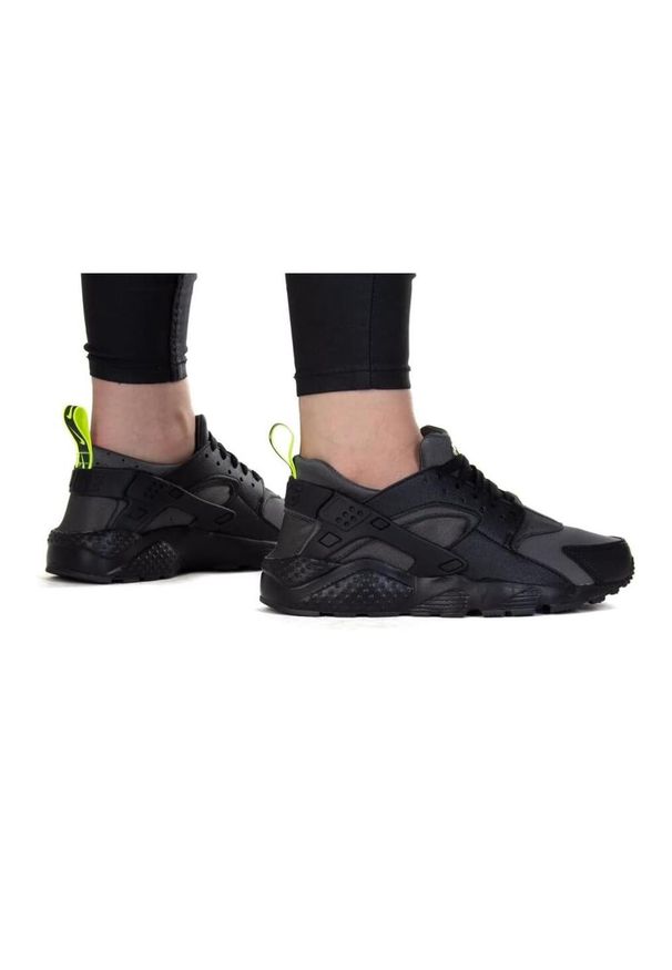Buty do chodzenia dla dzieci Nike Air Huarache Run Gs sportowe. Kolor: czarny. Model: Nike Air Huarache, Nike Huarache. Sport: bieganie, turystyka piesza