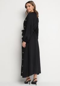 Born2be - Czarna Wiskozowa Sukienka o Kroju Oversize z Ozdobnym Haftem Naleniel. Okazja: na co dzień. Kolor: czarny. Materiał: wiskoza. Wzór: haft. Typ sukienki: oversize. Styl: casual #3