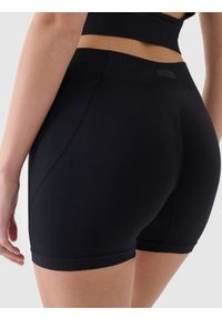 4f - 4F Legginsy krótkie treningowe damskie - czarne M/L. Stan: podwyższony. Kolor: czarny. Materiał: włókno, elastan, dzianina, materiał, syntetyk. Długość: krótkie. Wzór: gładki, jednolity, ze splotem. Sport: fitness