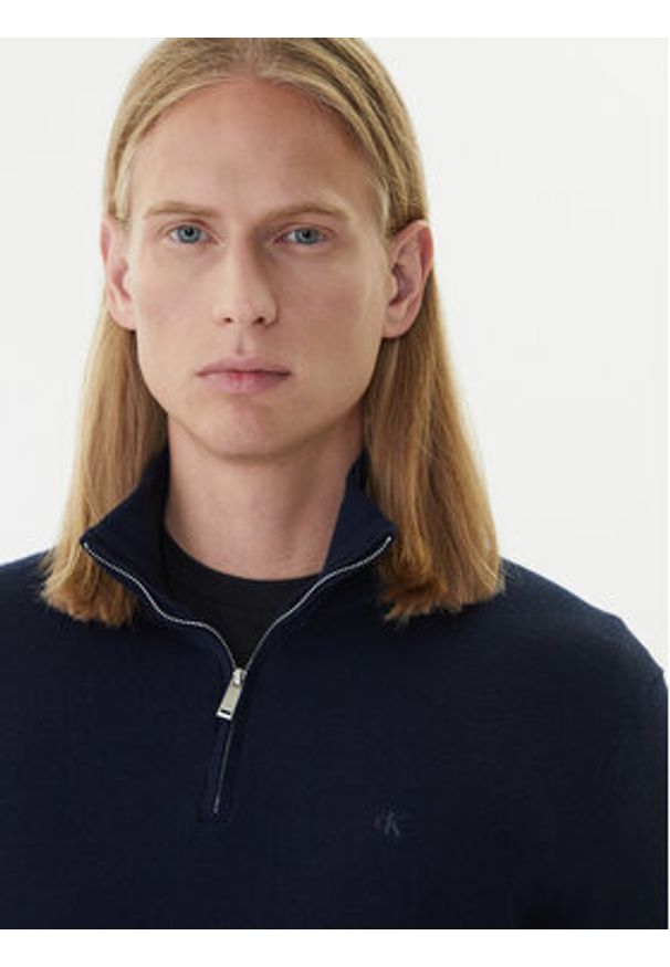 Calvin Klein Sweter LV04LD318G Granatowy Regular Fit. Kolor: niebieski. Materiał: wełna