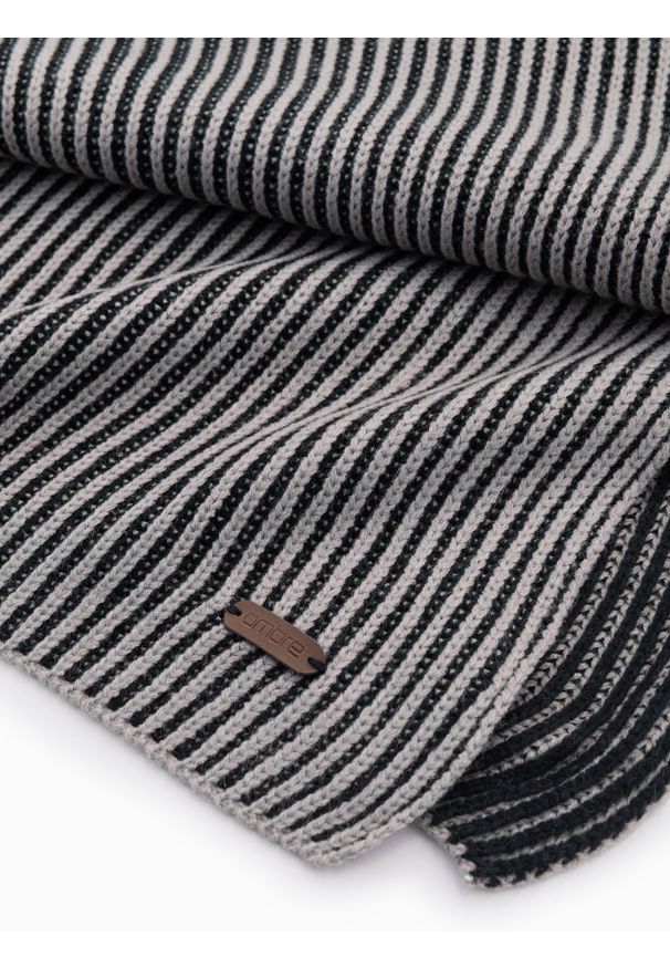 Ombre Clothing - Dzianinowy szalik męski w dwukolorowe prążki – szaro-czarny V1 OM-ACSF-0114 - uniwersalny. Kolor: szary. Materiał: dzianina. Wzór: prążki