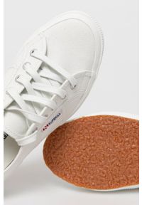 Superga Tenisówki damskie kolor biały. Nosek buta: okrągły. Zapięcie: sznurówki. Kolor: biały. Materiał: guma #5
