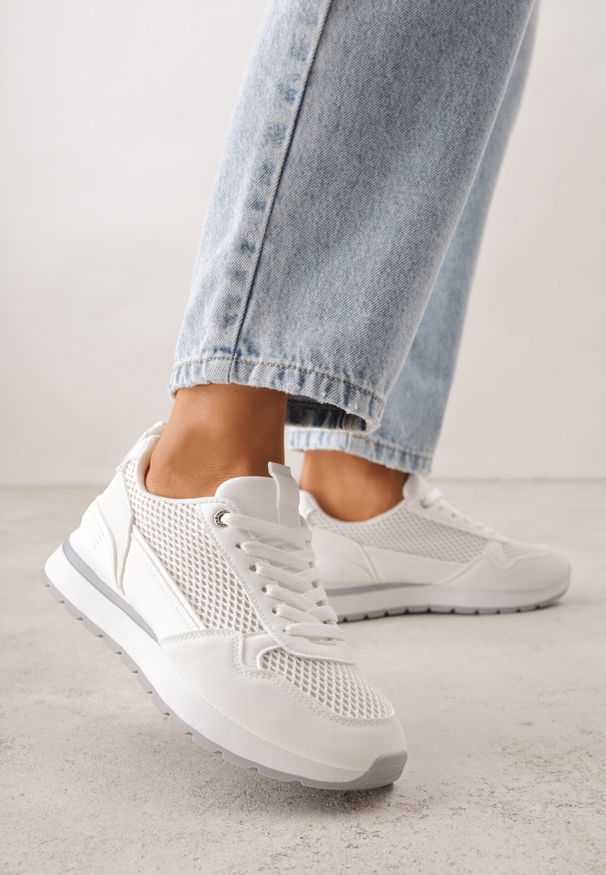Born2be - Białe Sneakersy z Siateczką i Antypoślizgową Podeszwą Katala. Okazja: na spacer, na co dzień. Kolor: biały. Materiał: jeans. Sport: turystyka piesza