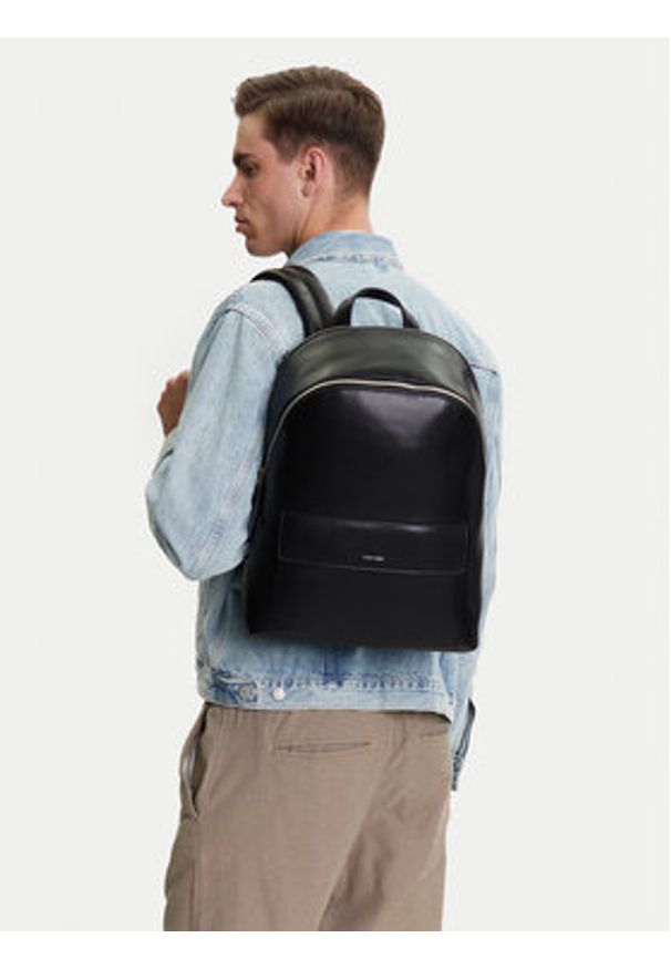 Calvin Klein Plecak Ck Sleek 2G Round Bp K50K512913 Czarny. Kolor: czarny. Materiał: skóra