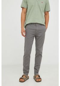 Levi's® - Levi's spodnie męskie kolor szary w fasonie chinos. Okazja: na spotkanie biznesowe. Kolor: szary. Materiał: tkanina, materiał. Styl: biznesowy #1