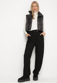 Born2be - Czarne Spodnie z Wysokim Stanem Ozdobione Sznurkami Akleria. Okazja: na spacer. Stan: podwyższony. Kolor: czarny. Materiał: jeans. Wzór: aplikacja