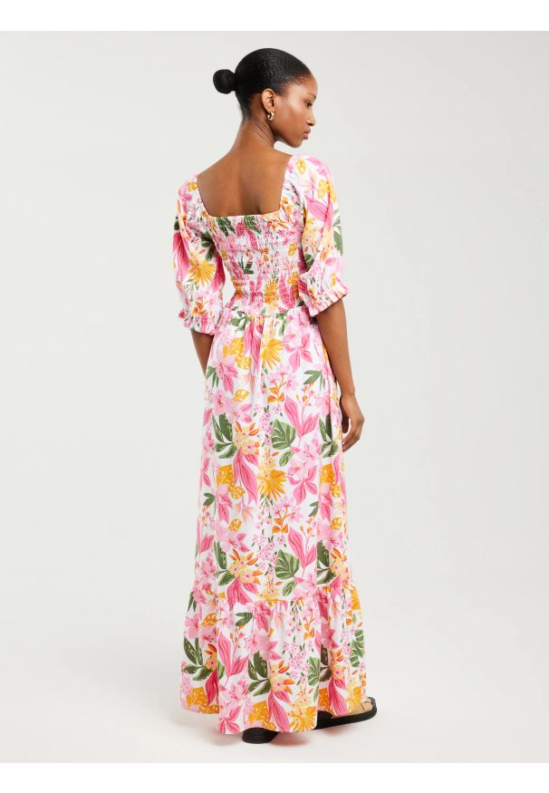 Big-Star - Sukienka damska maxi z motywem kwiatowym Dinova 000. Typ kołnierza: kołnierz z falbankami, dekolt w karo. Kolor: wielokolorowy. Materiał: wiskoza. Wzór: kwiaty. Sezon: lato. Typ sukienki: dopasowane. Długość: maxi
