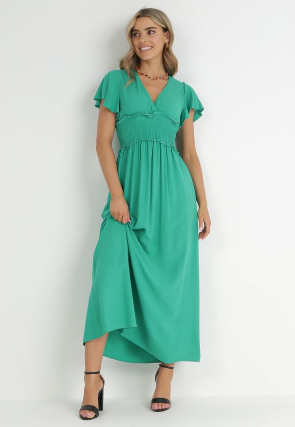 Born2be - Ciemnozielona Kopertowa Sukienka z Wiskozy z Gumką w Pasie Neroni. Kolor: zielony. Materiał: wiskoza. Typ sukienki: kopertowe. Długość: maxi