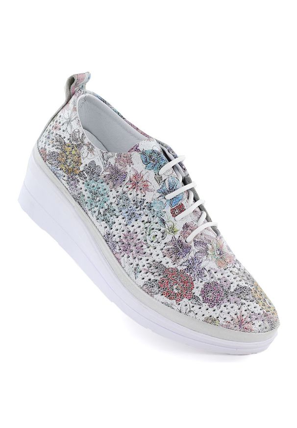 Skórzane półbuty damskie sportowe na koturnie ażurowe T.Sokolski W26-150. Okazja: na co dzień. Materiał: skóra. Wzór: ażurowy. Obcas: na koturnie. Styl: sportowy