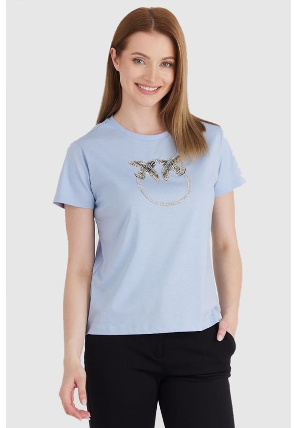 Pinko - PINKO Błękitny t-shirt damski z logo z cekinów. Kolor: niebieski. Materiał: prążkowany