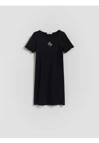 Reserved - Sukienka z haftem - czarny. Kolor: czarny. Materiał: bawełna. Wzór: haft