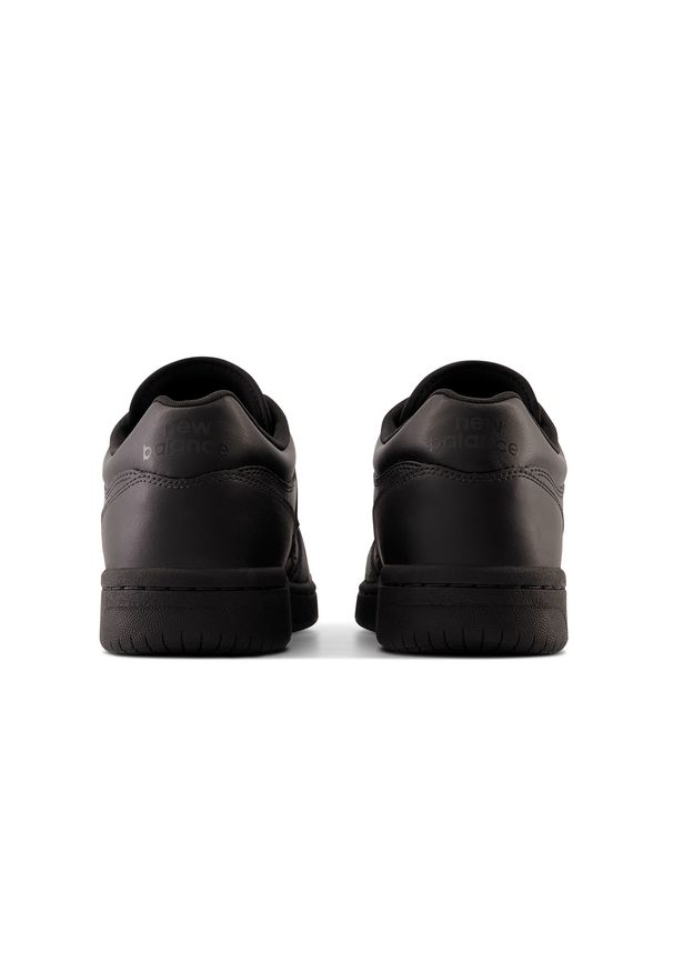 Buty unisex New Balance BB480L3B – czarne. Okazja: na co dzień. Kolor: czarny. Materiał: skóra, dresówka, materiał. Szerokość cholewki: normalna. Sport: turystyka piesza