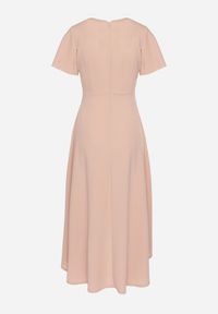 Born2be - Różowa Rozkloszowana Sukienka Ozdobiona Marszczeniem Odallica. Kolor: różowy. Wzór: aplikacja. Typ sukienki: rozkloszowane. Styl: elegancki #7