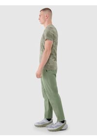 4f - 4F Spodnie casual męskie - khaki XXL. Okazja: na co dzień. Kolor: oliwkowy, brązowy, wielokolorowy. Materiał: bawełna, materiał, tkanina, elastan. Wzór: jednolity. Styl: casual