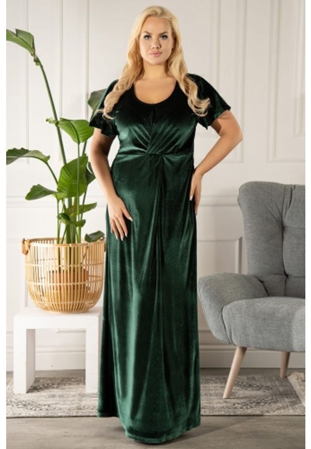 KARKO - Sukienka sylwestrowa długa wygodna aksamitna dzianina ANATOLIA butelkowa zieleń PROMOCJA. Okazja: na karnawał, na wesele, na imprezę, na studniówkę, na ślub cywilny. Kolekcja: plus size. Materiał: dzianina. Długość rękawa: krótki rękaw. Typ sukienki: dopasowane, dla puszystych. Styl: klasyczny, wizytowy, elegancki. Długość: maxi