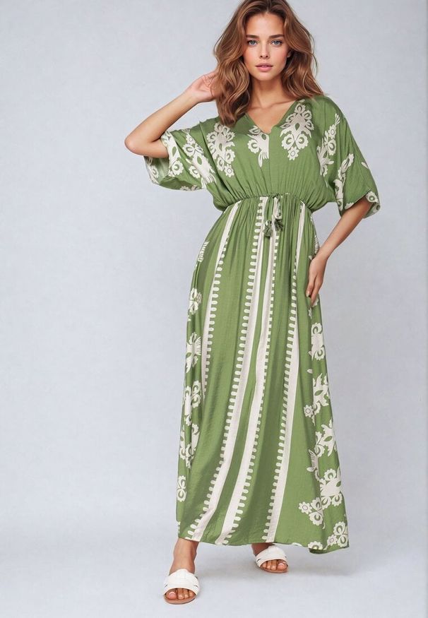 Born2be - Zielona Bawełniana Sukienka o Taliowanym Kroju z Gumką w Pasie Rivanue. Typ kołnierza: dekolt w kształcie V. Kolor: zielony. Materiał: bawełna. Długość rękawa: krótki rękaw