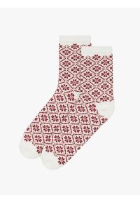 Ryłko - Białe skarpetki świąteczne unisex w skandynawski wzór. Kolor: biały. Materiał: tkanina. Wzór: geometria, aplikacja #1