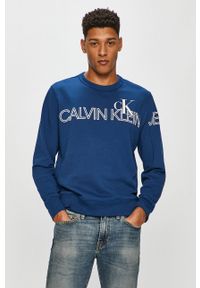 Calvin Klein Jeans - Bluza bawełniana. Okazja: na co dzień. Typ kołnierza: bez kaptura. Kolor: niebieski. Materiał: bawełna. Wzór: nadruk. Styl: casual #1