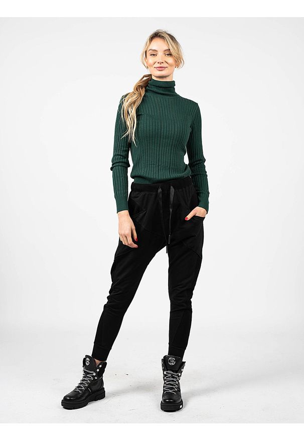 Pepe Jeans Sweter "Bella" | PL701888 | Bella | Kobieta | Zielony. Typ kołnierza: golf. Kolor: zielony. Materiał: bawełna, wiskoza. Wzór: ażurowy, aplikacja