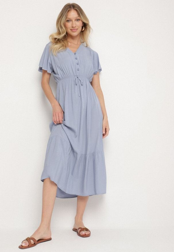 Born2be - Niebieska Bawełniana Sukienka o Rozkloszowanym Kroju z Wiązaniem w Talii Folarina. Okazja: na co dzień, na spacer. Typ kołnierza: dekolt w serek. Kolor: niebieski. Materiał: bawełna. Długość rękawa: krótki rękaw. Typ sukienki: rozkloszowane. Styl: casual, elegancki