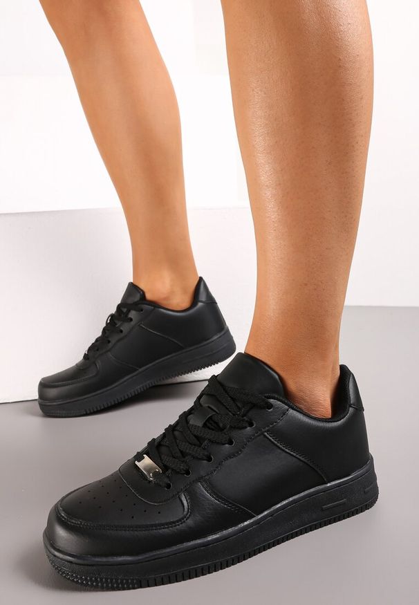 Renee - Czarne Sneakersy na Grubej Podeszwie z Przeszyciami Vinali. Kolor: czarny. Materiał: dresówka, jeans