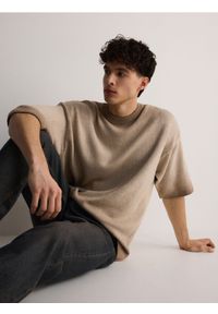 Reserved - Sweter z krótkim rękawem - brązowy. Kolor: brązowy. Materiał: bawełna, dzianina. Długość rękawa: krótki rękaw. Długość: krótkie #1