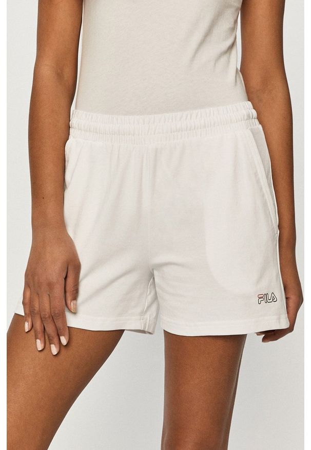 Fila - Szorty. Okazja: na co dzień. Kolor: biały. Wzór: nadruk. Styl: casual