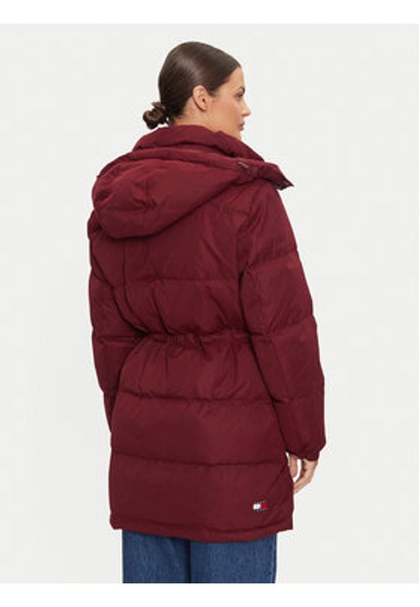 Tommy Jeans Kurtka puchowa Alaska DW0DW18821 Bordowy Regular Fit. Kolor: czerwony. Materiał: syntetyk