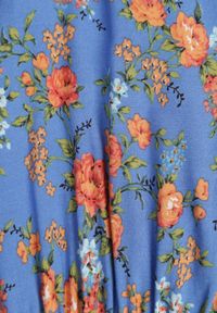 Born2be - Niebieska Sukienka z Gumką w Pasie z Wiskozy w Kwiaty Chrysa. Typ kołnierza: kołnierz z falbankami. Kolor: niebieski. Materiał: wiskoza. Wzór: kwiaty #7