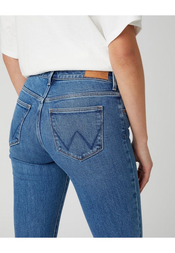 Wrangler - SPODNIE DAMSKIE WRANGLER SLIM SANDY W28LJX28Z 112128401