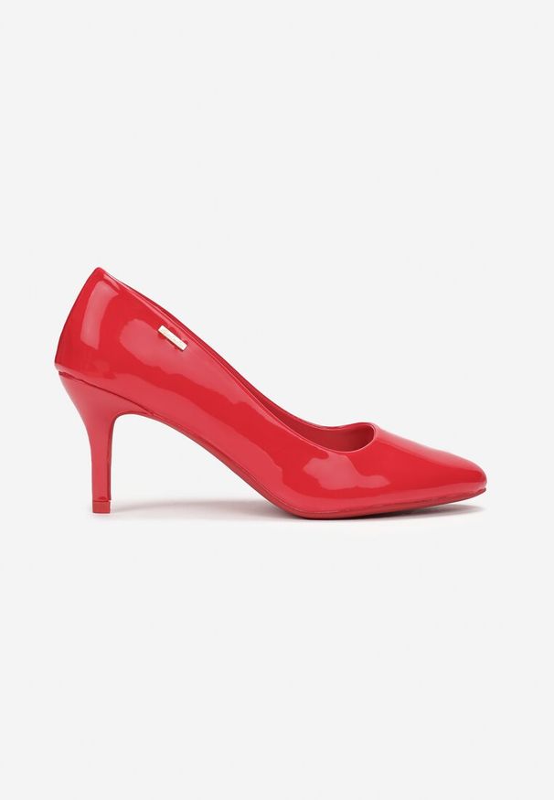 Renee - Czerwone Szpilki z Noskiem w Kształcie Migdałka Lakierowane Namania. Okazja: na co dzień. Kolor: czerwony. Materiał: lakier. Obcas: na szpilce. Styl: elegancki, klasyczny, casual