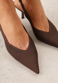 Born2be - Brązowe Ażurowe Sandały na Niskiej Szpilce z Noskiem w Szpic Balnalia. Okazja: na co dzień, na spotkanie biznesowe, na ślub cywilny, do pracy, na wesele. Kolor: brązowy. Wzór: ażurowy. Styl: casual, biznesowy, klasyczny, wizytowy #7