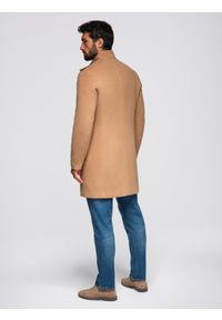 Ombre Clothing - Męski płaszcz z asymetrycznym zapięciem i wysokim kołnierzem – jasnobrązowy V4 - Rozmiar: XXL. Okazja: na co dzień. Kolor: brązowy. Materiał: syntetyk, wiskoza, poliester, materiał. Wzór: aplikacja, jednolity. Styl: wizytowy, casual, elegancki #7