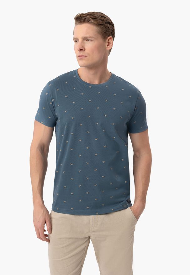 Volcano - T-shirt z wzorem TM-LEIF. Okazja: na co dzień. Materiał: bawełna, jeans, materiał. Długość: krótkie. Wzór: nadruk. Styl: casual, elegancki, klasyczny, wakacyjny