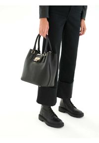 Kazar - Czarne trzewiki damskie. Wysokość cholewki: przed kolano. Zapięcie: sznurówki. Kolor: czarny. Materiał: skóra, lakier. Szerokość cholewki: normalna. Wzór: aplikacja #7