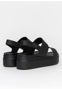 Sandały Crocs Brooklyn Low Wedge W (206453-060). Kolor: czarny