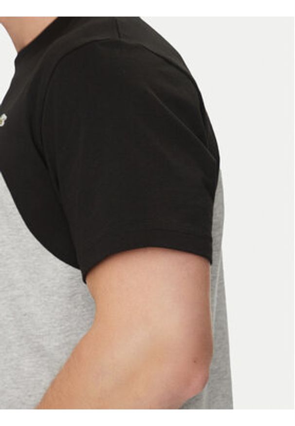 Lacoste T-Shirt TH9551 Szary Classic Fit. Kolor: szary. Materiał: bawełna
