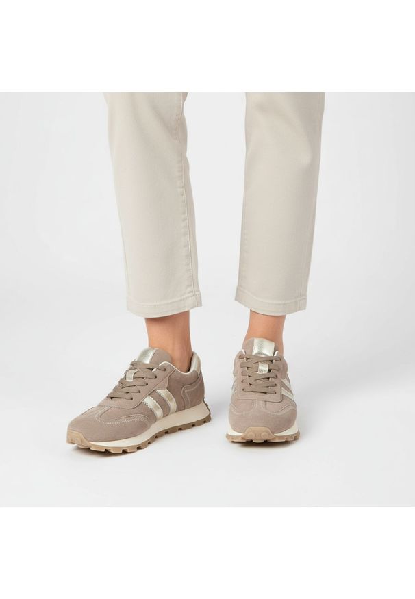 Sneakersy damskie S.Barski, sportowy fason niska cholewka sznurowane dopasowanie miękka wkładka elastyczna podeszwa amortyzująca lekka konstrukcja, b. Wysokość cholewki: przed kostkę. Kolor: beżowy. Szerokość cholewki: normalna. Styl: sportowy