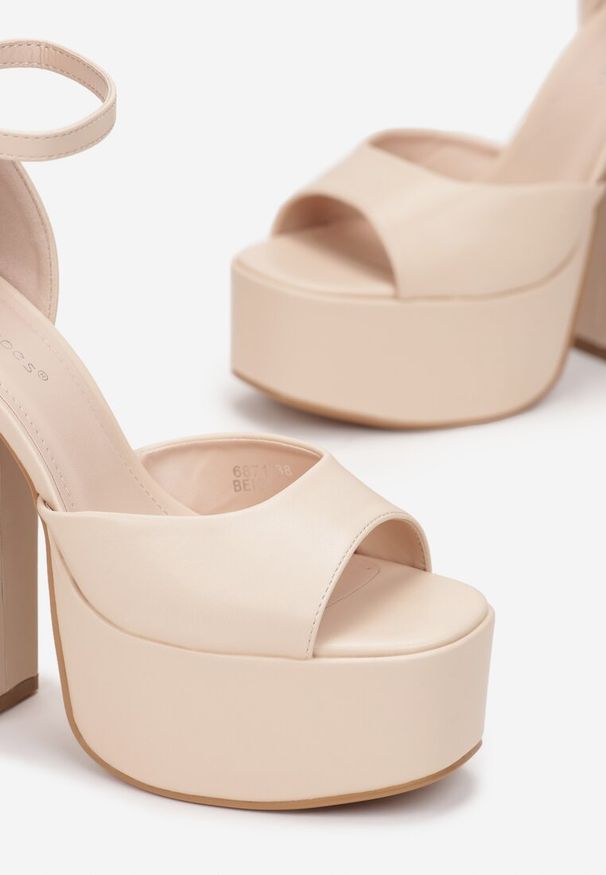 Born2be - Beżowe Sandały na Wysokim Słupku i Platformie Delisa. Nosek buta: otwarty. Zapięcie: pasek. Kolor: beżowy. Materiał: lakier, skóra. Obcas: na platformie