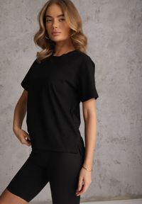 Renee - Czarny Bawełniany T-shirt Ozdobiony po Bokach Rozcięciami Brinelle. Kolor: czarny. Materiał: bawełna. Wzór: aplikacja. Sezon: lato. Styl: elegancki, sportowy #4