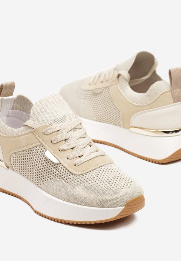 Renee - Beżowe Sneakersy z Siateczkową Cholewką Saramis. Okazja: na co dzień. Kolor: beżowy. Materiał: jeans. Szerokość cholewki: normalna