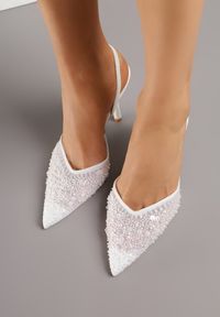 Renee - Białe Szpilki Slingback Zdobione Perełkami i Cekinami Irifera. Okazja: na studniówkę, na co dzień. Zapięcie: bez zapięcia. Kolor: biały. Materiał: satyna, jeans. Wzór: aplikacja. Obcas: na szpilce. Styl: casual, elegancki #2