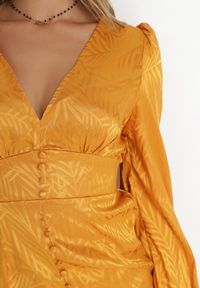 Born2be - Żółta Sukienka Taliowana Phoebis. Kolor: żółty. Materiał: tkanina. Styl: elegancki. Długość: mini #3