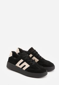 Renee - Czarne Sneakersy Skórzane w Stylu Tenisówek z Geometrycznym Wzorem Eshiryla. Okazja: na co dzień. Kolor: czarny. Materiał: skóra. Wzór: geometria #8