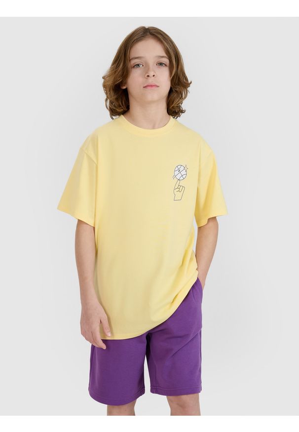 4f - 4F T-shirt oversize z nadrukiem chłopięcy - żółta 140 (9-10 lat). Okazja: na co dzień. Kolor: żółty. Materiał: dzianina, bawełna, jersey. Długość rękawa: krótki rękaw. Długość: krótkie. Wzór: nadruk. Sezon: lato. Styl: klasyczny, sportowy, casual