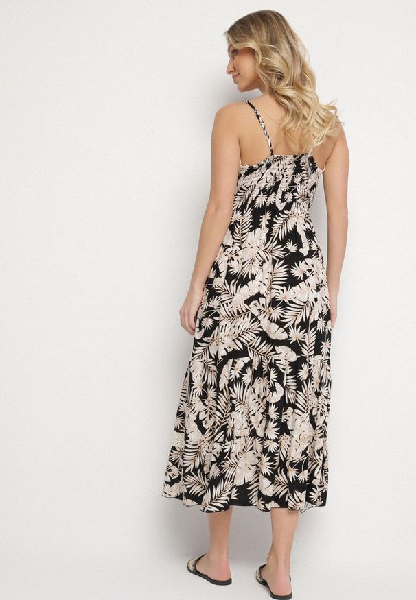 Born2be - Czarna Bawełniana Sukienka Rozkloszowana z Koronką w Tropikalny Wzór Alusela. Okazja: na co dzień. Typ kołnierza: dekolt w serek. Kolor: czarny. Materiał: bawełna, koronka. Długość rękawa: na ramiączkach. Wzór: koronka. Typ sukienki: rozkloszowane. Styl: casual, elegancki